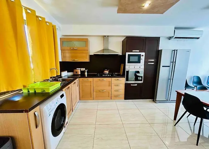 Duplex Whiskey Home 200M Away From The Sea And The Square