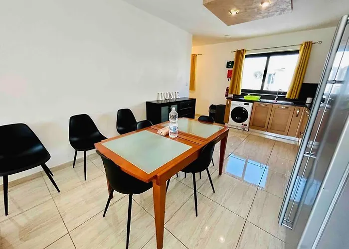 Duplex Whiskey Home 200M Away From The Sea And The Square
