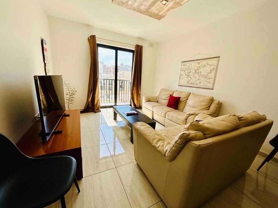 Duplex Whiskey 200m Away From The Sea And The Square Apartment